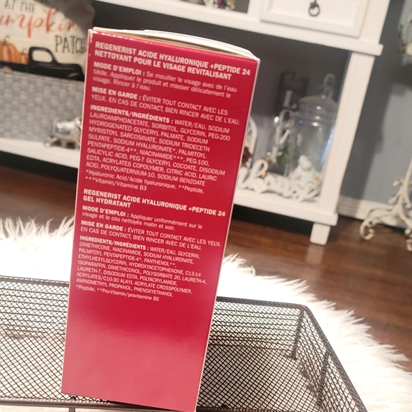 Olay Regenerist Hyaluronic + Peptide 24 Hydrating Gel Revitalizing Cleanser - Picture 2 of 3
